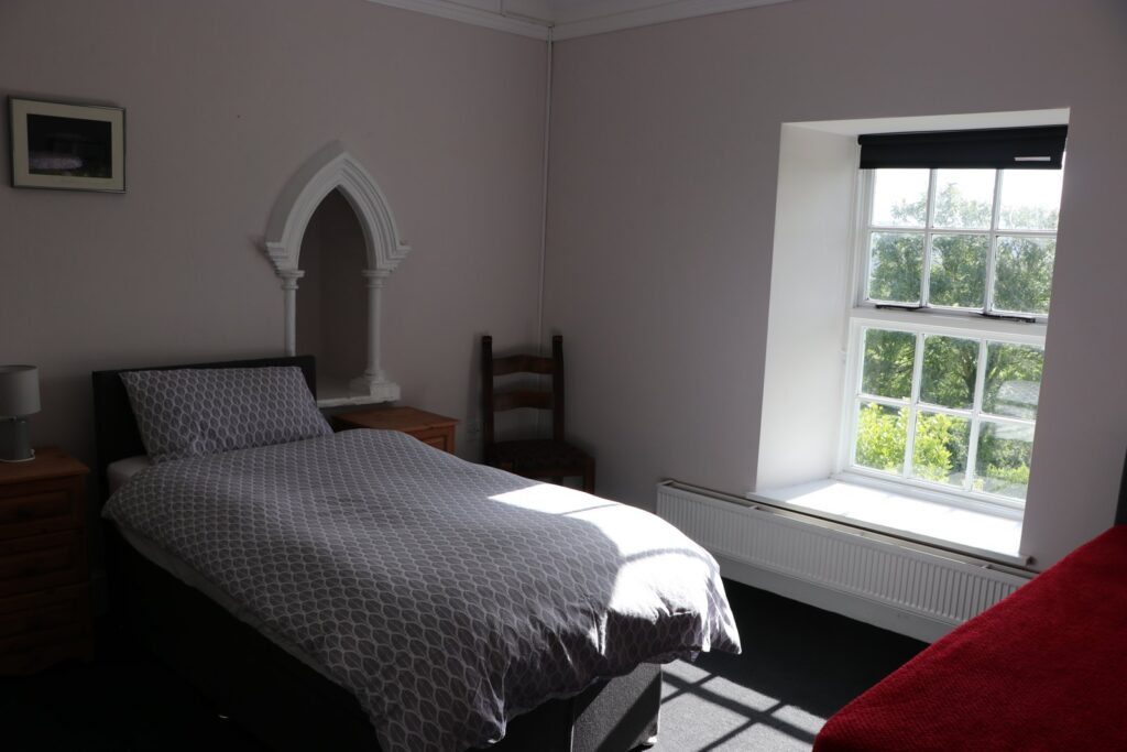 Twin bedroom in Newtown House