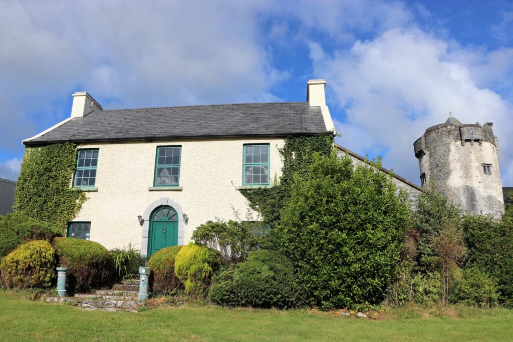Exterior of Newtown House and surrounding garden